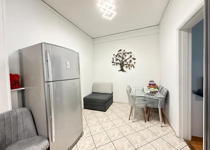 Johnnys Cozy Apartment In Kallithea